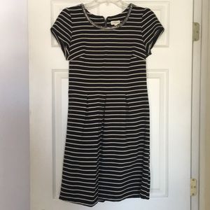Adorable work dress, no need for accessories!